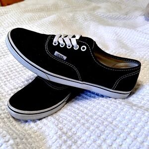 Vans Black LowPro Authentic Shoes M7.0/W8.5